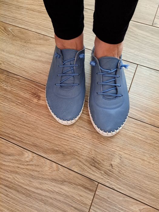 Obuwie  lekkie. Kolor niebieski. Rozmiar 39