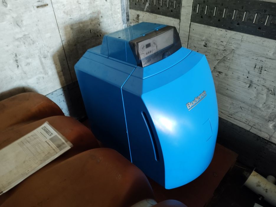Piec + zbiornik 750l , kocioł olejowy kondensacyjny Buderus 18 KW
