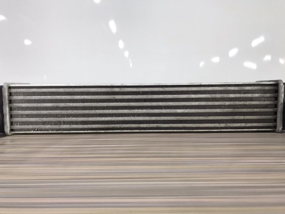 Интеркулер на БМВ Е39 М57 М47 520d 525d 530d е39 Інтеркулер Радіатор