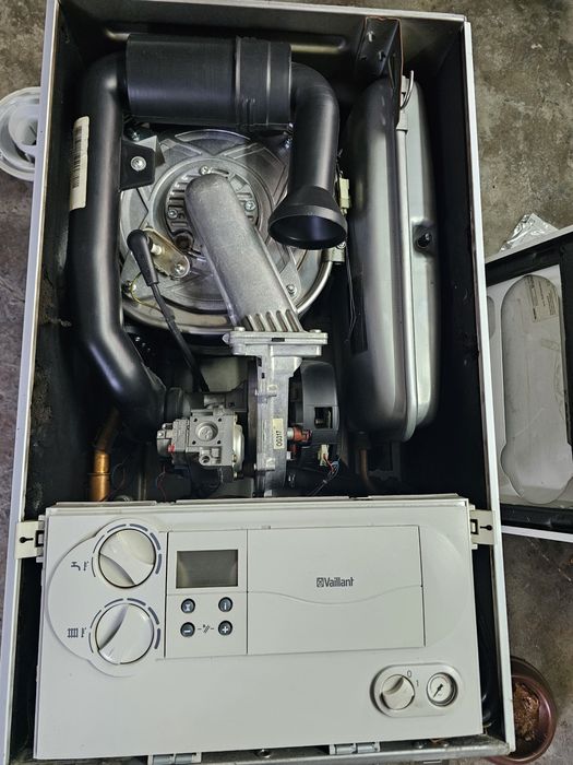 Sprzedam piec gazowy Vaillant z duzym zasobnikiem na wode.