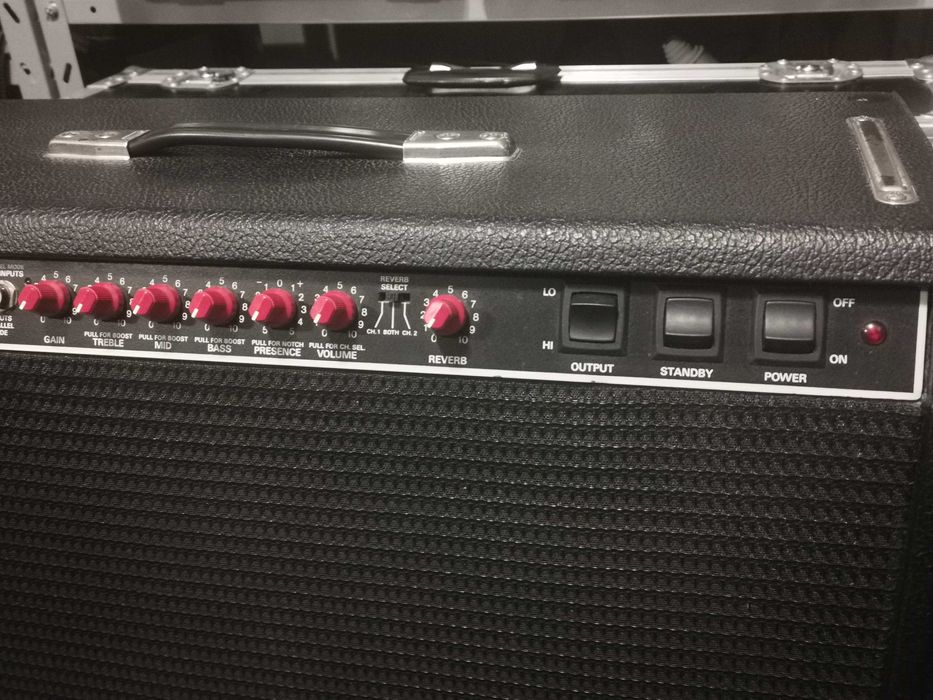 FENDER THE TWIN fotschwitch, case