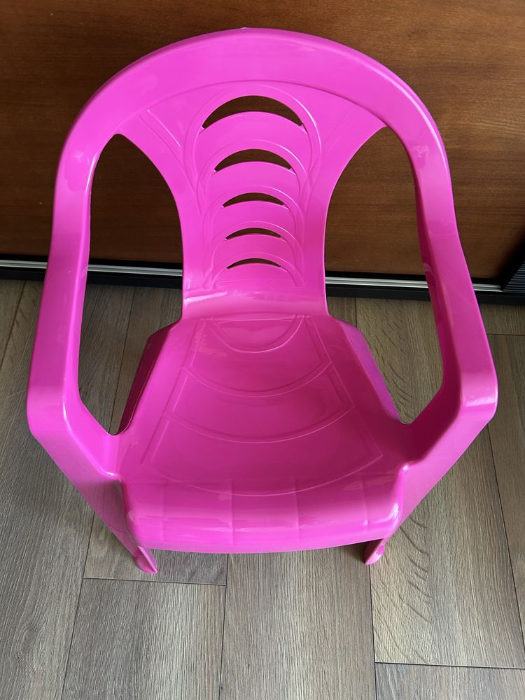 Krzesło plastikowe dla dziecka