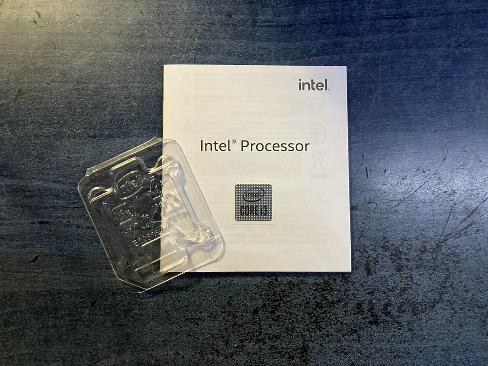 Коробка (пуста) від процесора Intel core-i3