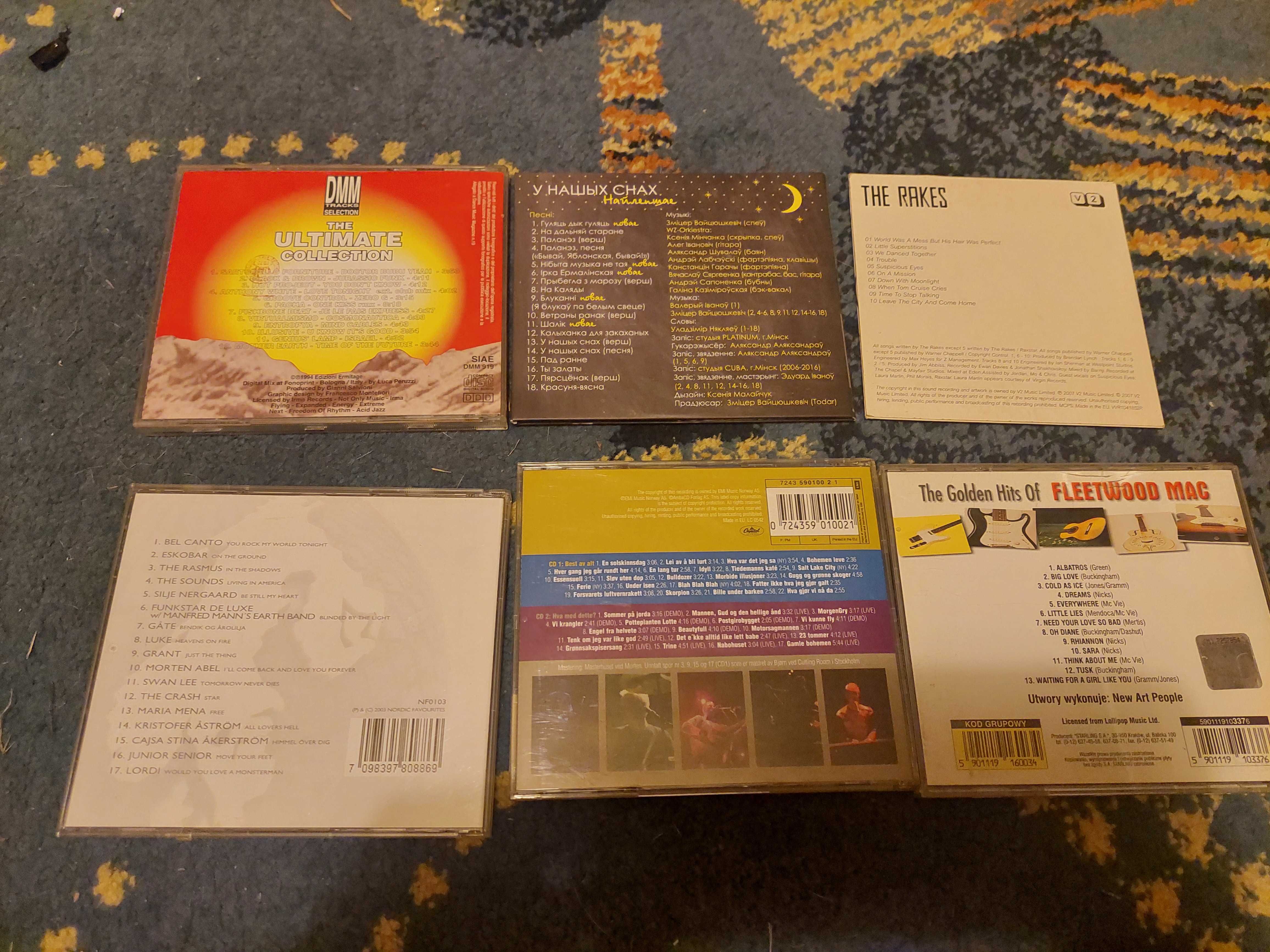 6 plyt CD w tym jedna podwójna