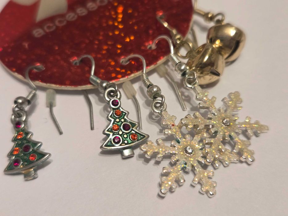 5 par kolczyków świątecznych