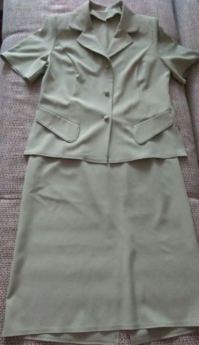 Женский весенний летний костюм юбка и пиджак оливкового цвета