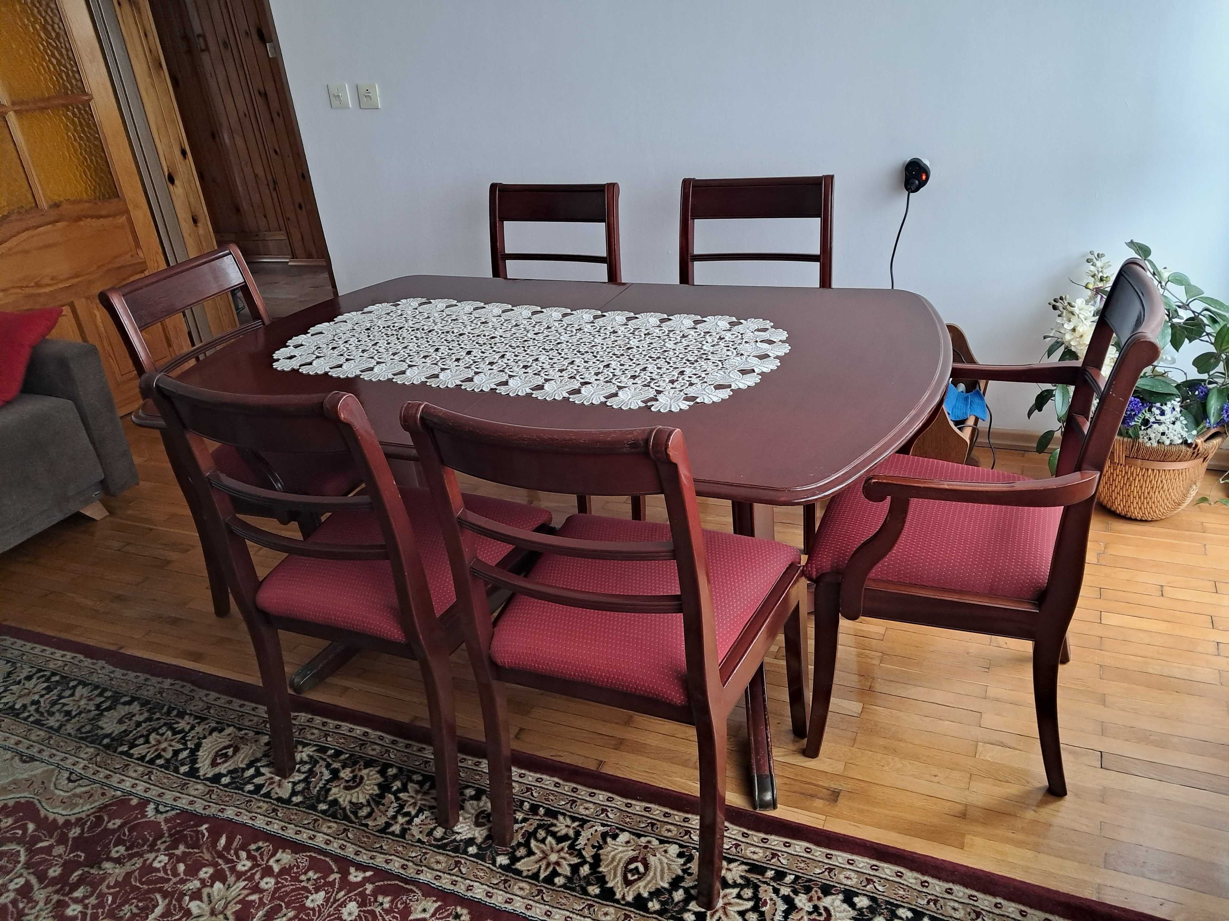 Stół  z krzesłami
