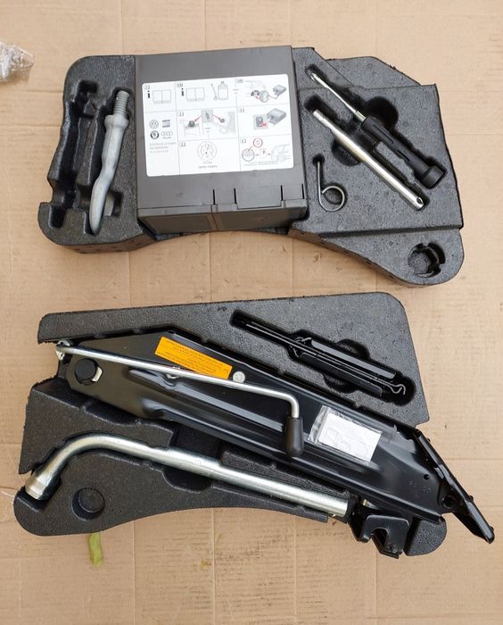 Домкрат ключі компресор Volkswagen Touareg NF 2010-18 рік .