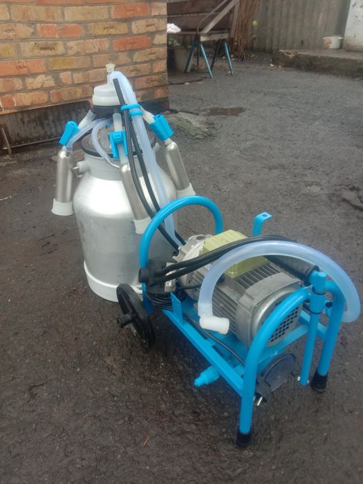 Абсолютно новий  доїльний апарат.