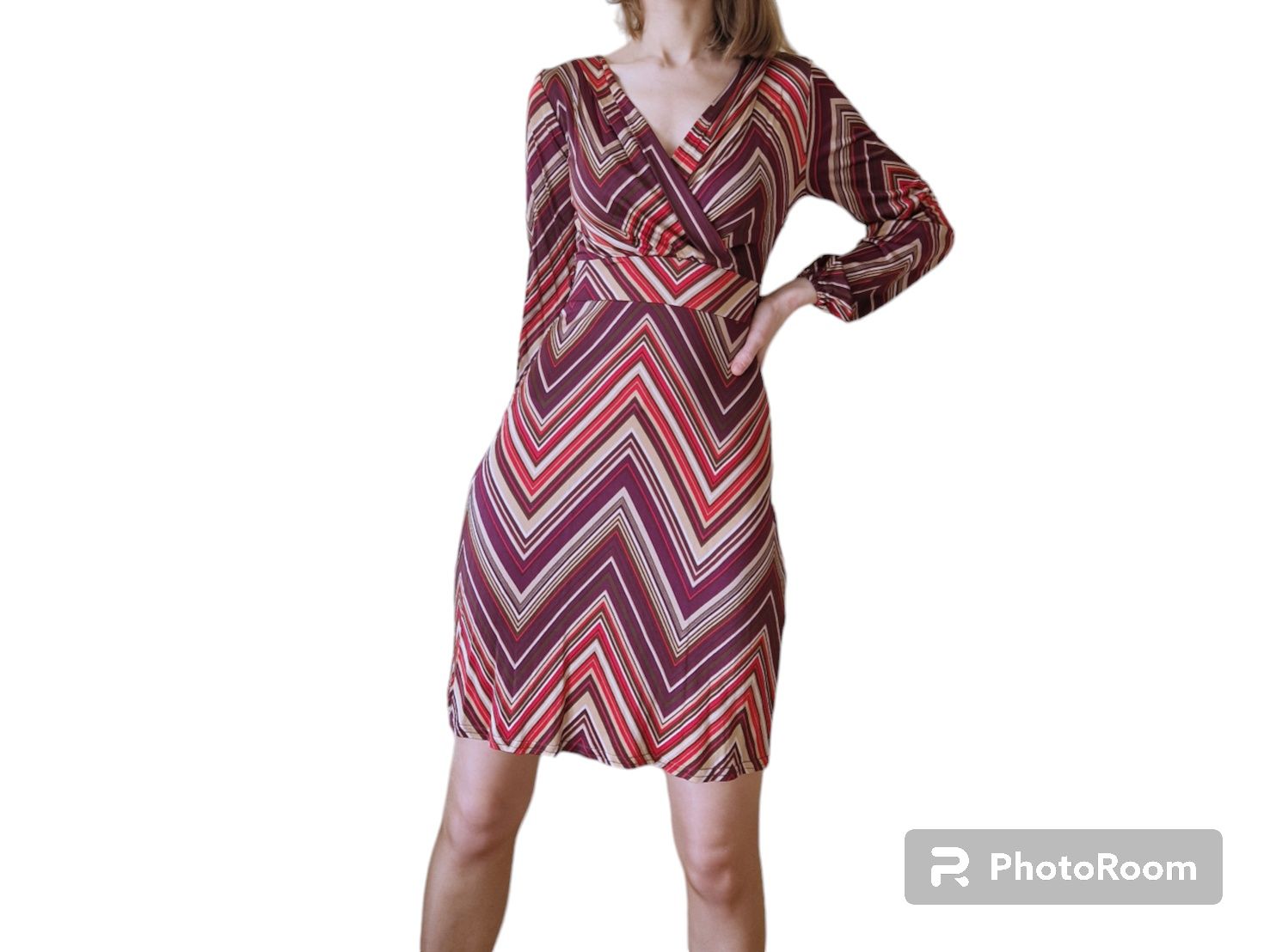 Kopertowa geometryczna sukienka Orsay fioletowa beżowa przed kolano