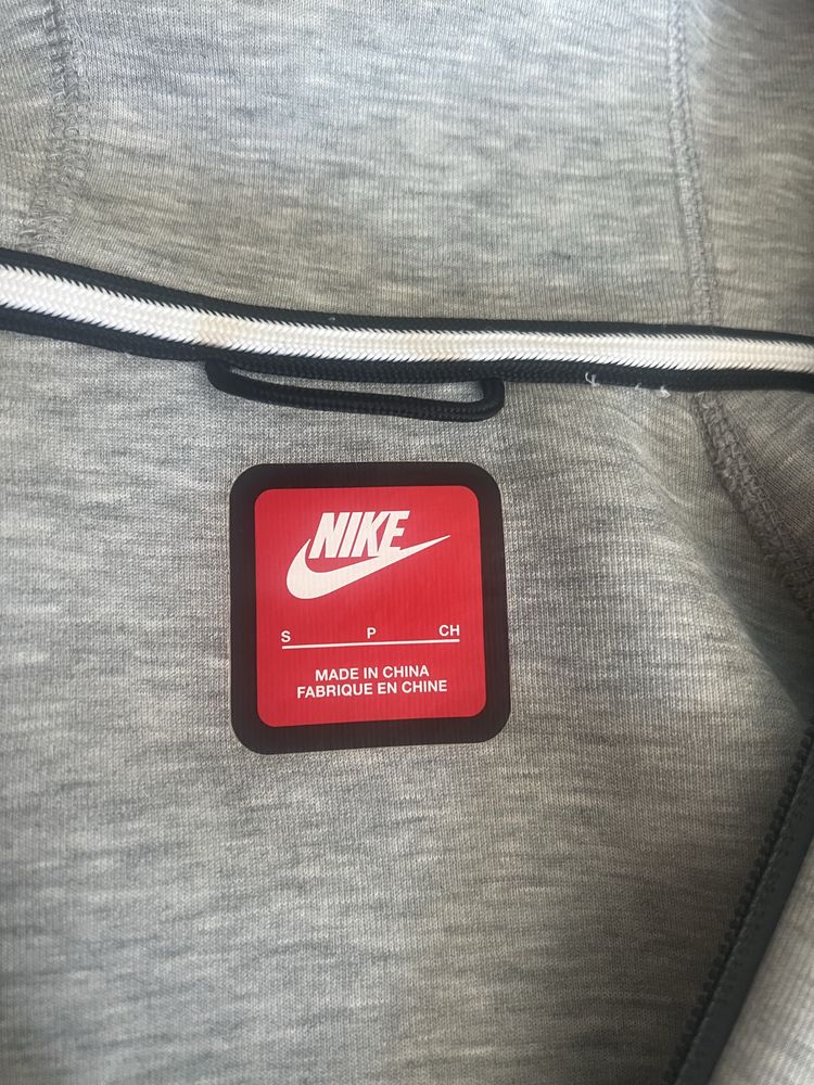 Nike Tech Cinzento