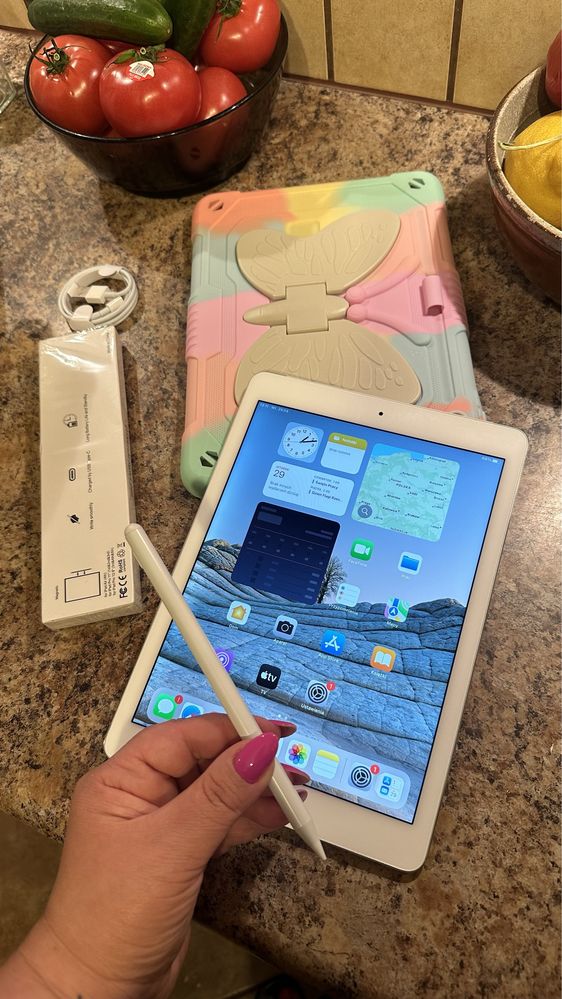 Tablet iPad Apple Retina + nowy rysik - TOUCH ID - super stan