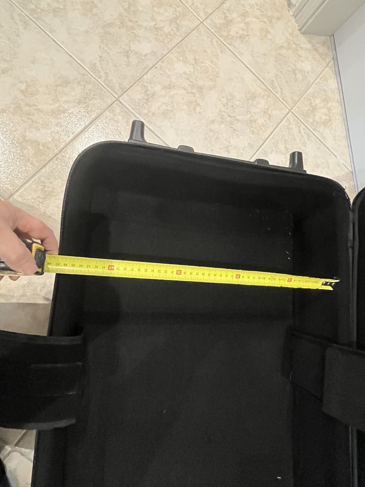 Estojo GATOR semi rigido 61 (Com rodas)