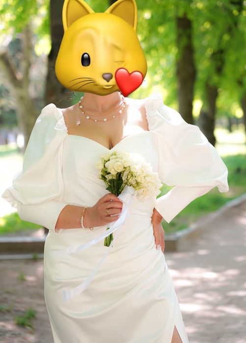 Весільна розкішна сукня