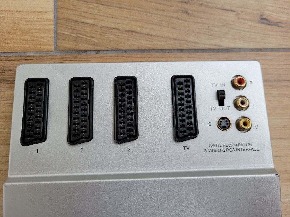 Profesjonalny Switch Konwerter Audio-Video SeaKa RGB VHS DVD HI8