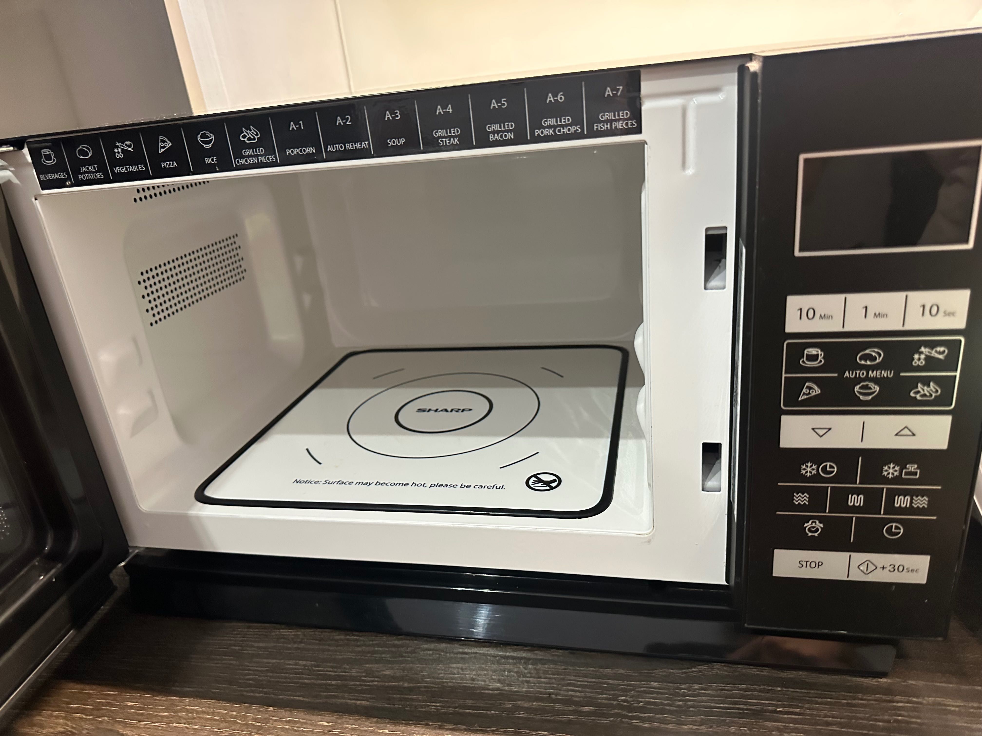 Mikrofala Sharp R760BK