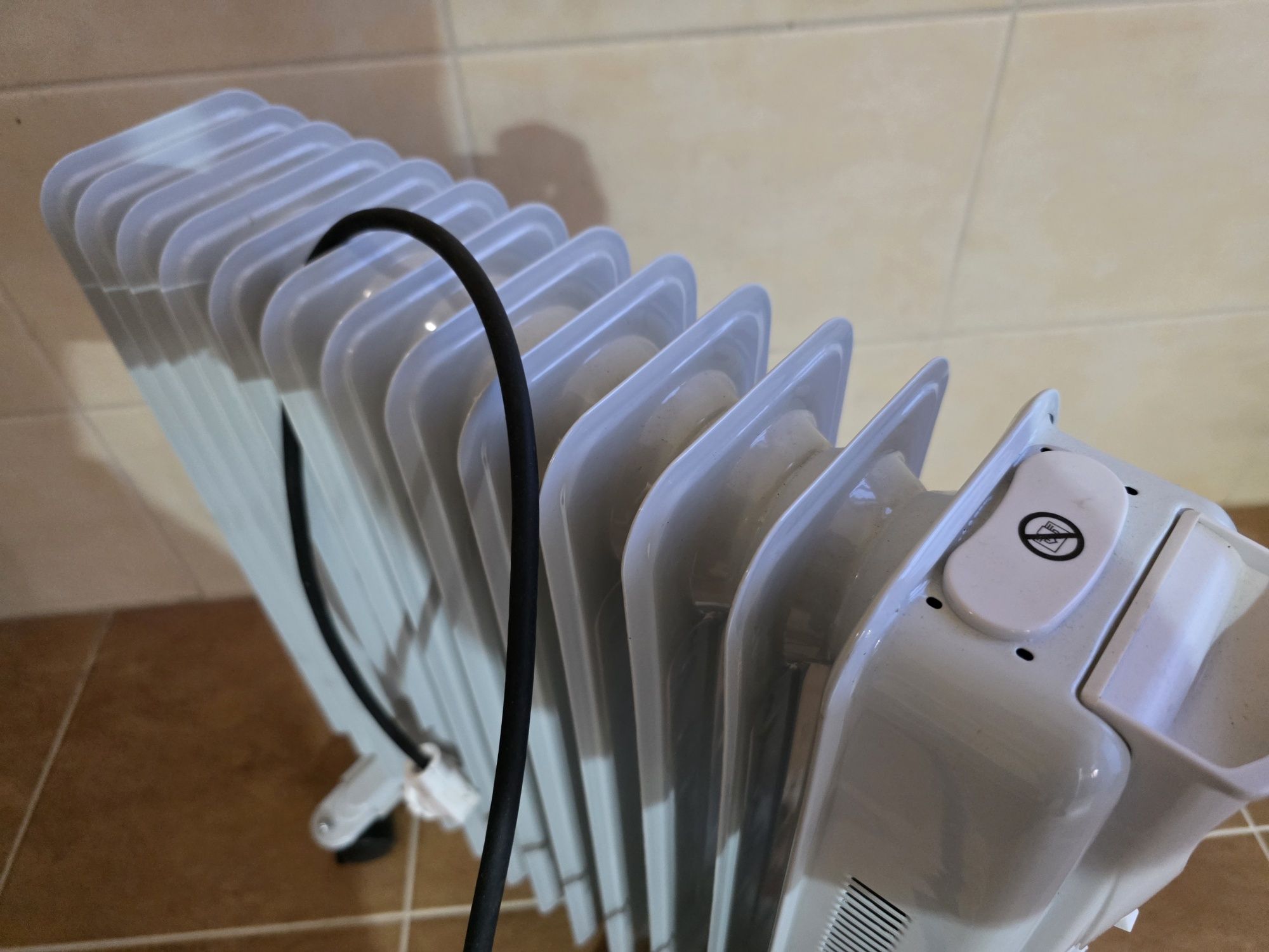 Grzejnik olejowy 13 żeberek na GĘSTY olej Riwall 2500W żeberkowy