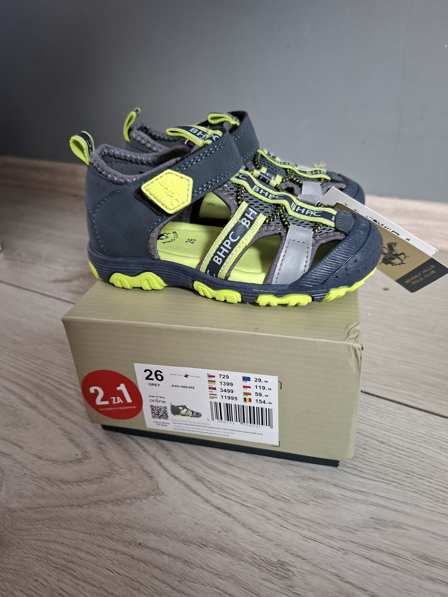 Sandałki chlopiec nowe 26
