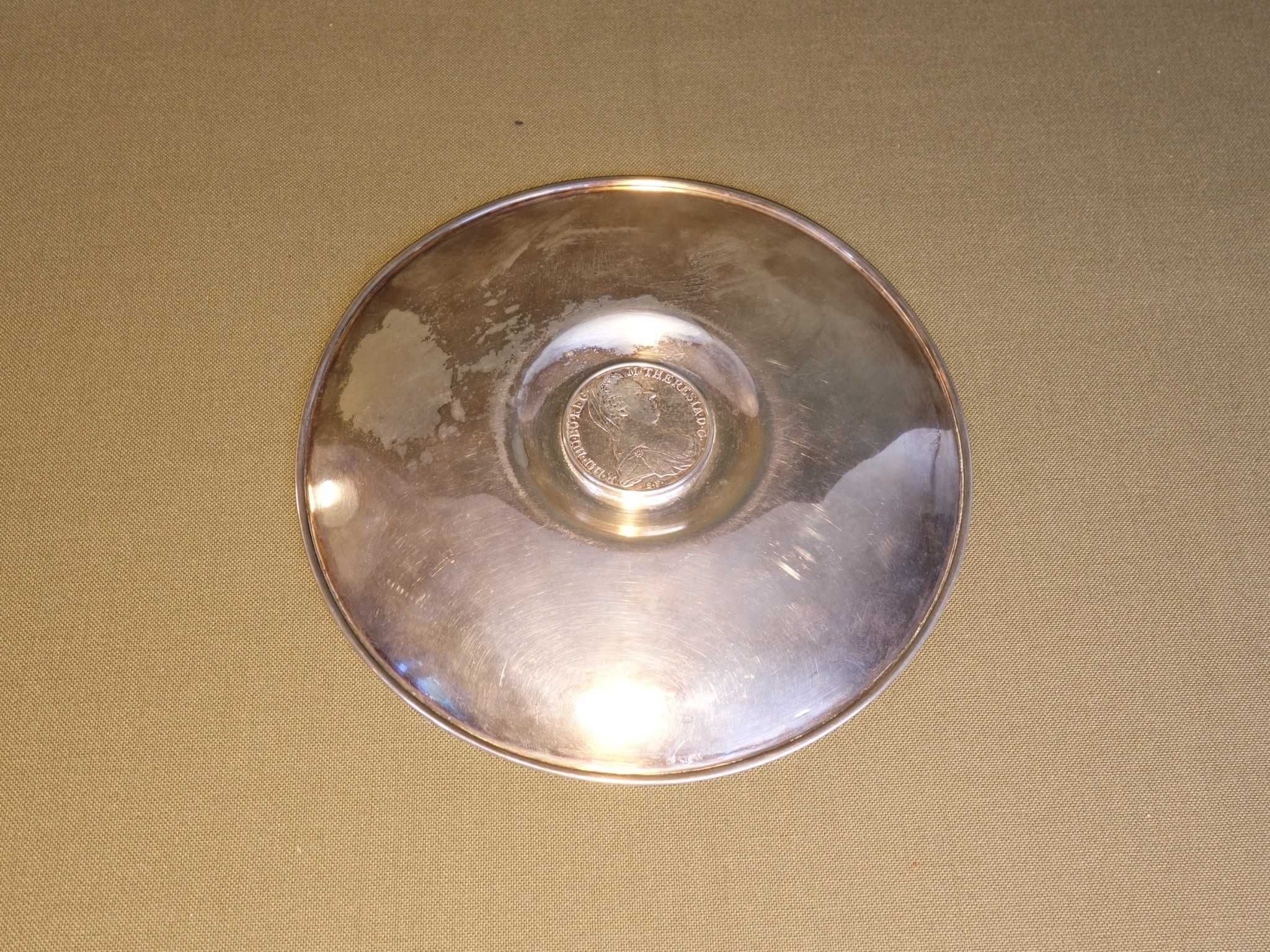 Srebrny talerz ze srebrną monetą - talar Maria Teresa -srebro 800 237g