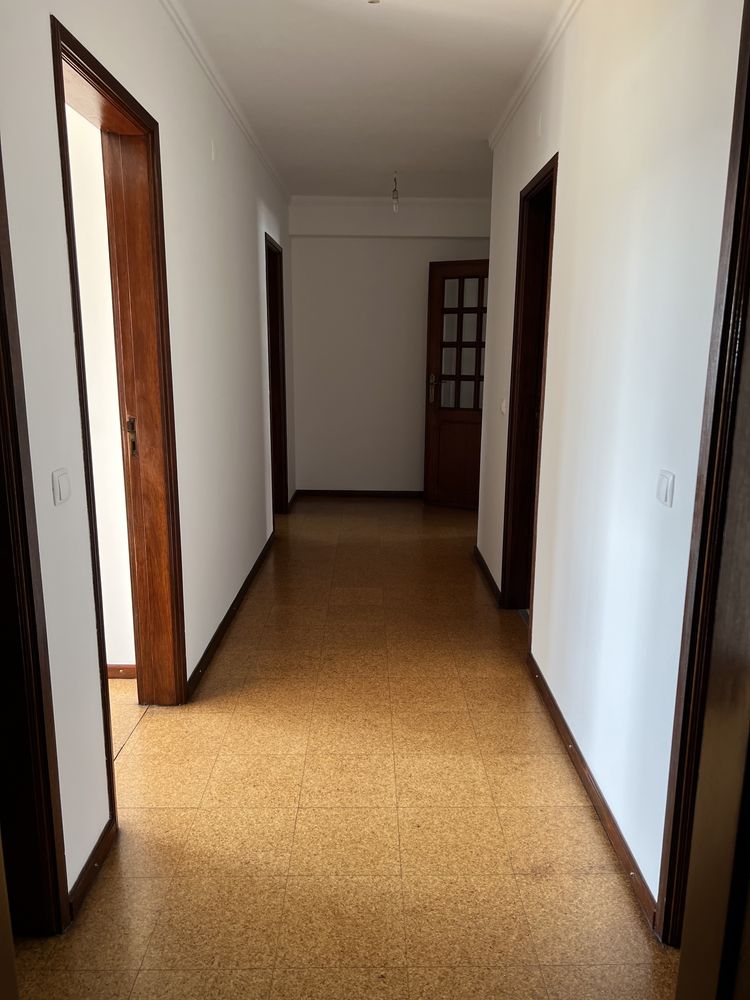 Apartamento T4 com sótão e terraço oliveira do bairro