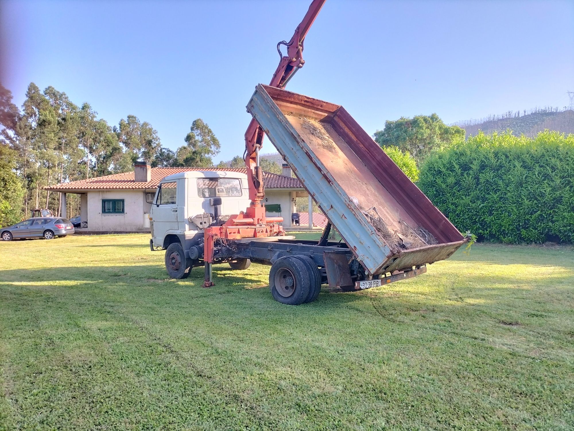 Camião Man com grua, basculante