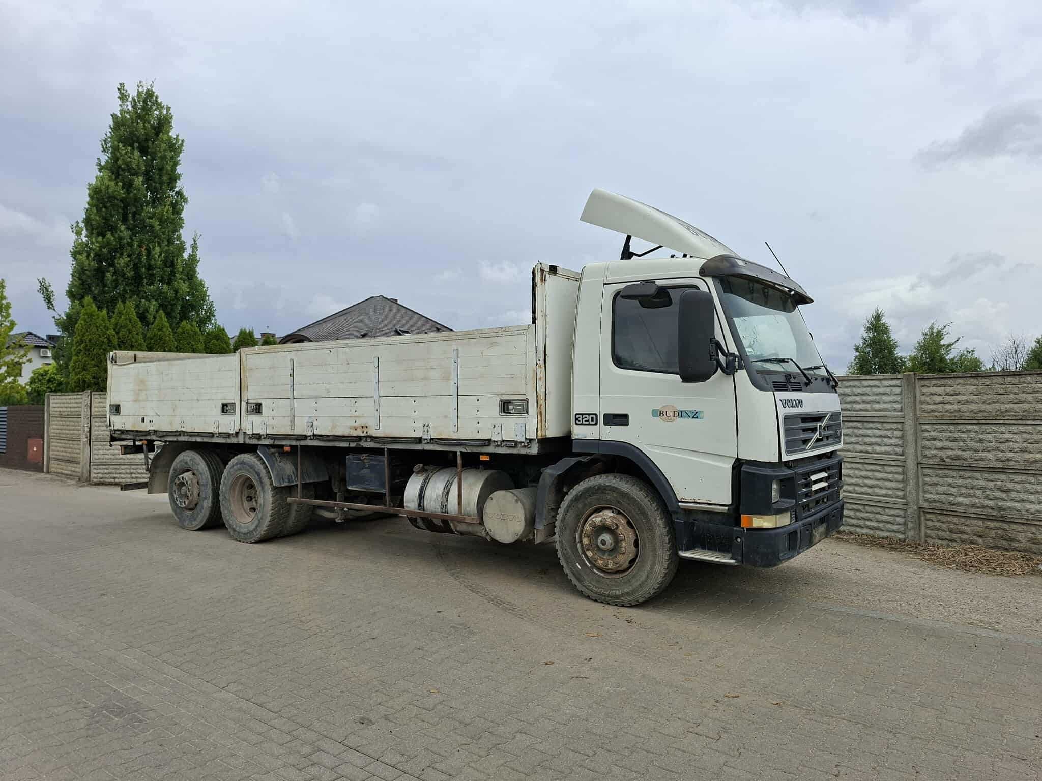 VOLVO  FM 10 samochód skrzyniowy z FV