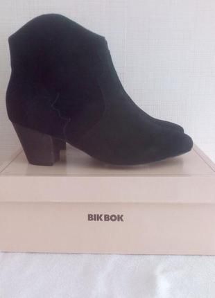 Новые замшевые ботинки , разм 38