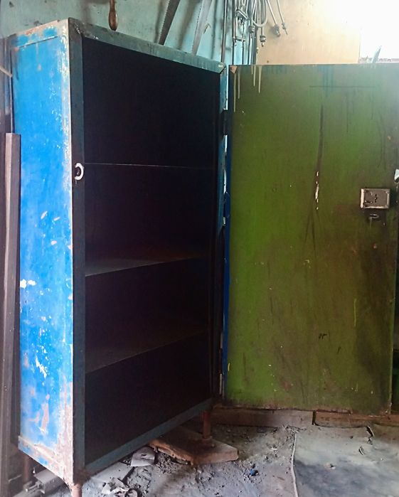 Шафа металева для інструментів