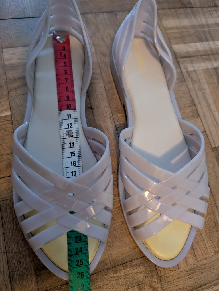 Pachnące sandały Melissa