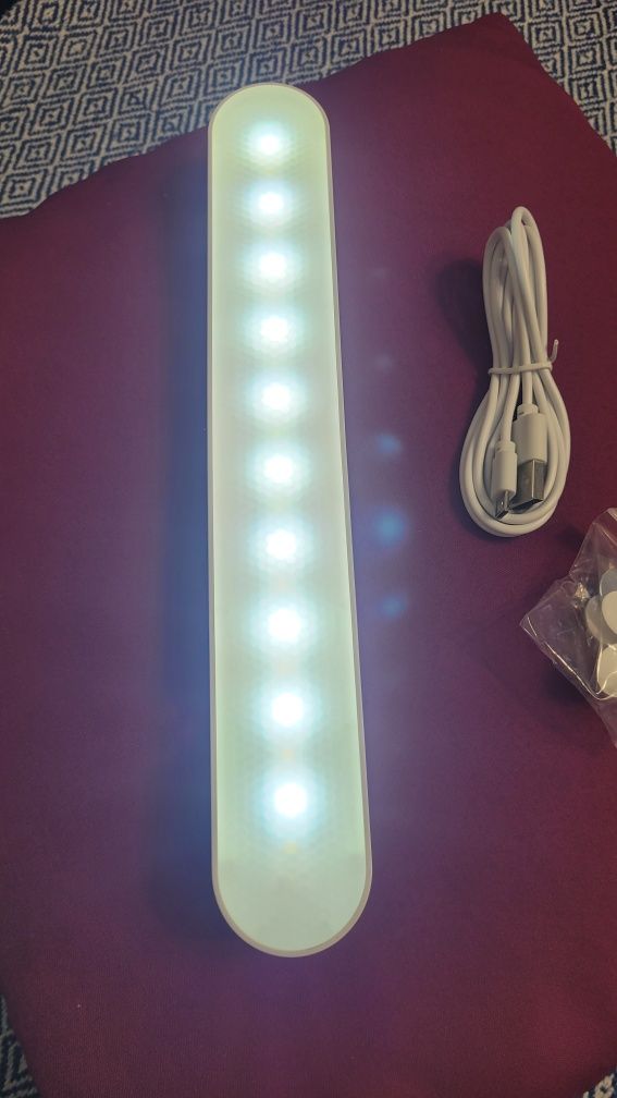 Lampka podszawkowa USB na magnes