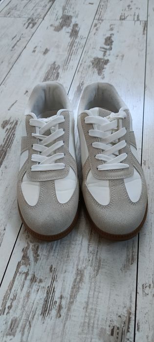 Buty biało beżowe