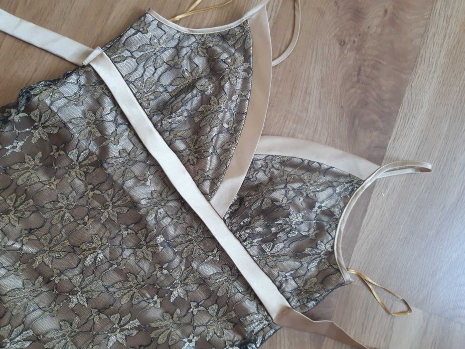Piękna sukienka okolicznisciowa 38