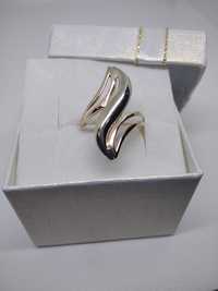 Ciekawy złoty pierścionek z białym złotem 585 R 12