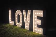 Napis LOVE Dekoracja