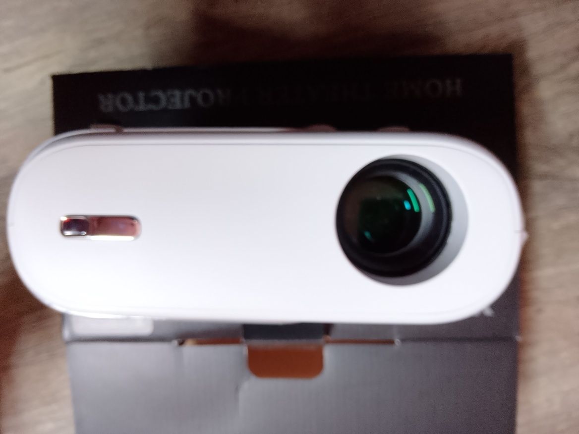 Mini projektor WiFi Bluetooth HDMI USB