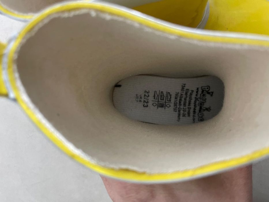 32 pares de calçado