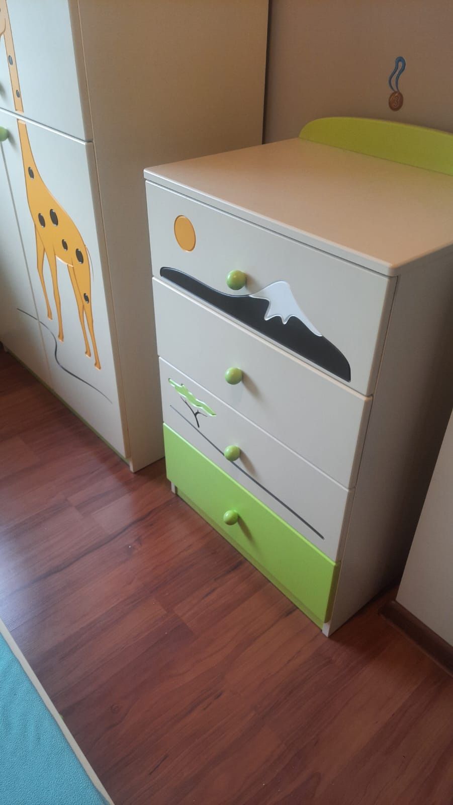 Meble do pokoju dziecięcego komplet