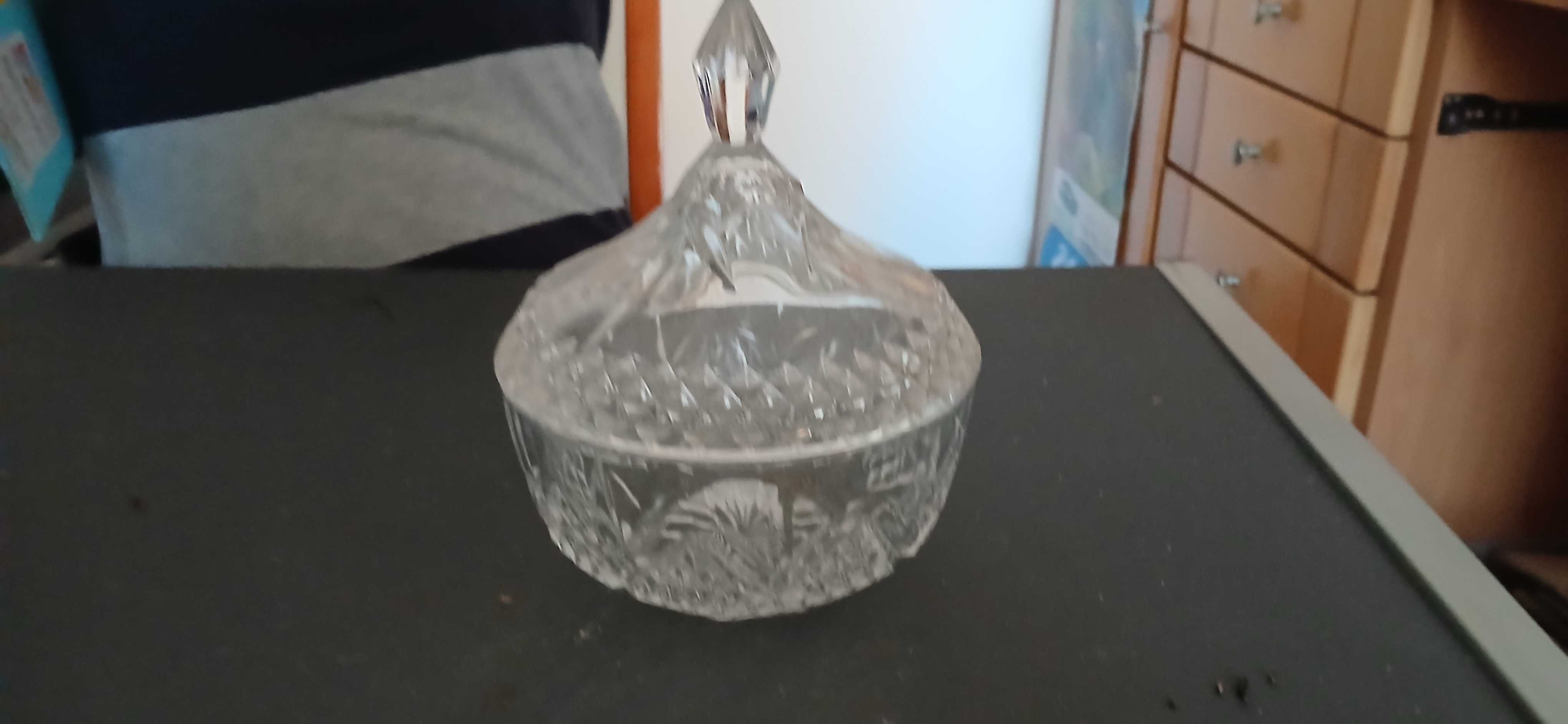 bomboniere de cristal com tampa