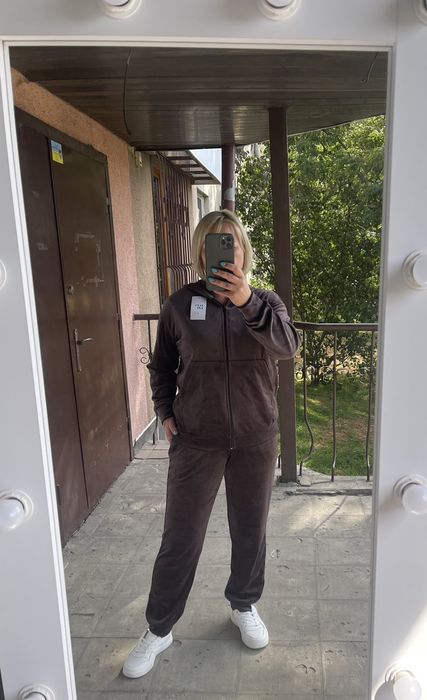 Велюрові костюми
