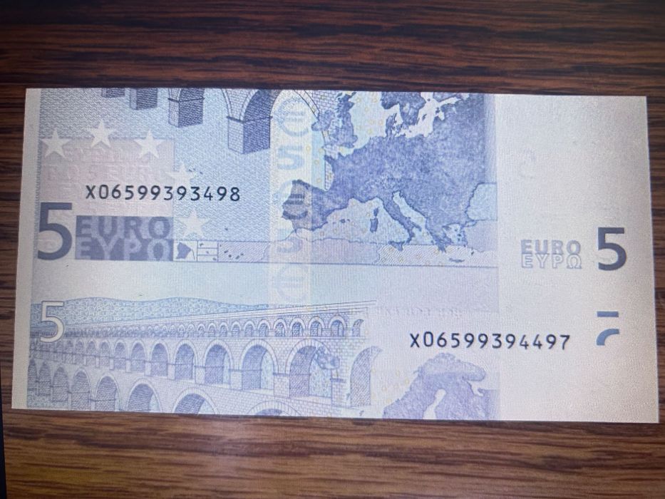 Nota de 5€ com erro de corte.
