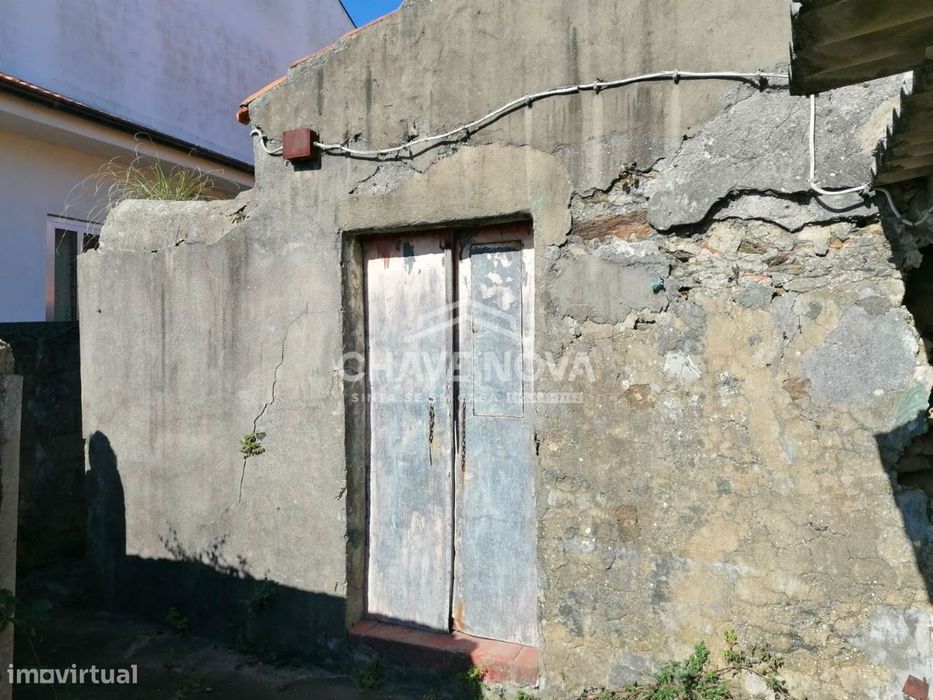 Moradia em Banda Para Recuperar em Espinho