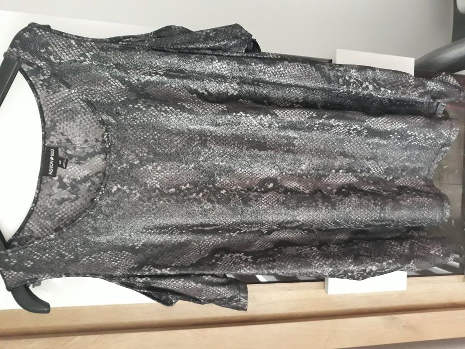 Bluzka tunika połyskująca odkryte ramiona