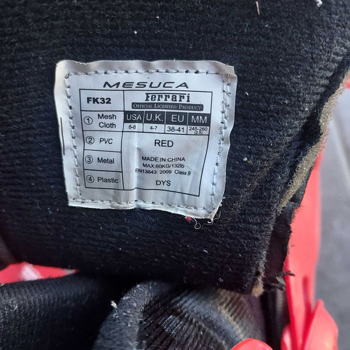 Patins marca Ferrari