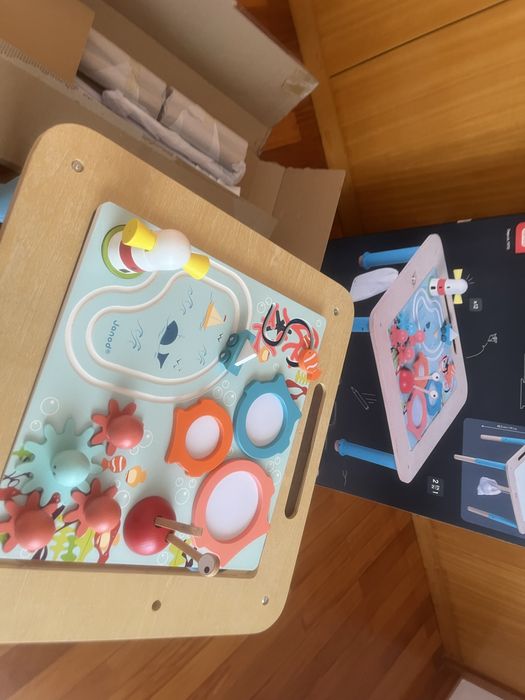 Brinquedo crianças 18m como novo. Atividades Montessori. Madeira. Mesa