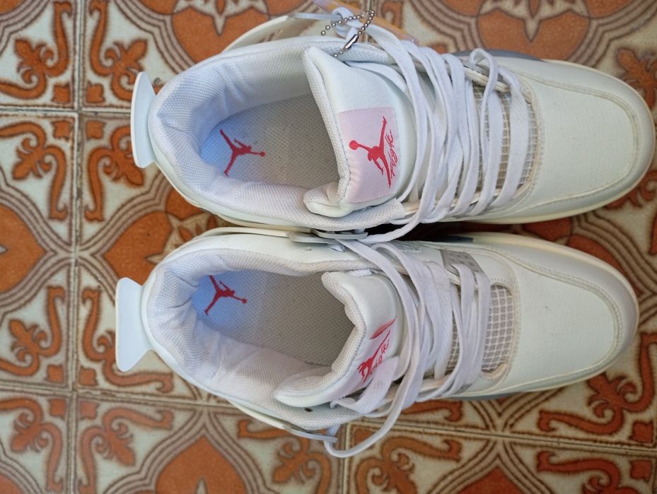Air Jordan 4 tamanho  26.5 cm (43)