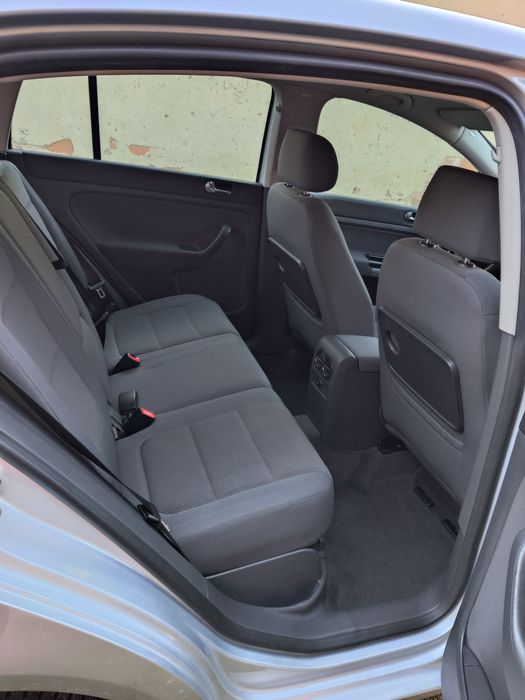 GOLF PLUS 5700$
Мотор 1,6 бензин.
Коробка механіка 6ст.
Пробіг