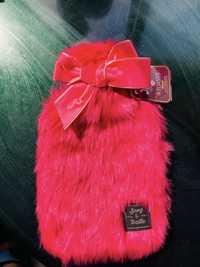 Грелка резиновая с декоративным меховым чехлом розового цвета