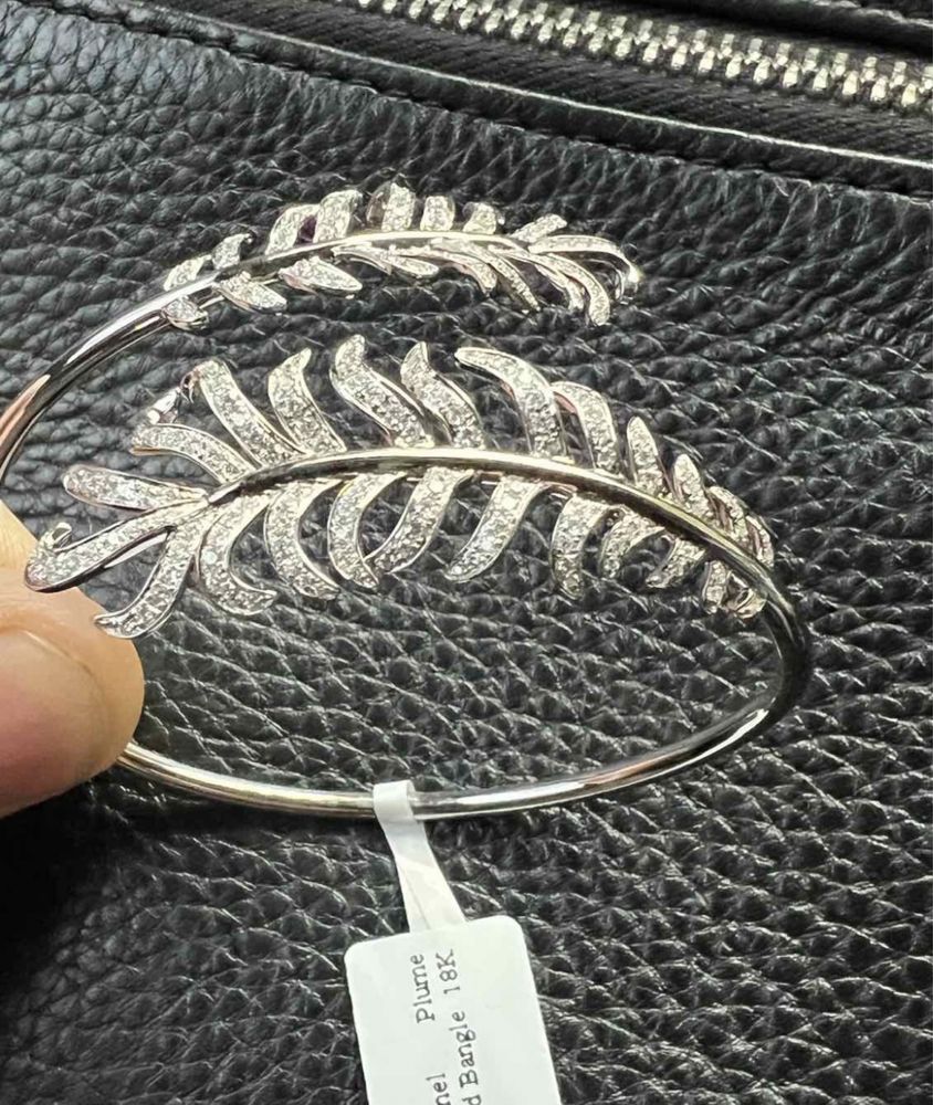 Золотой с бриллиантами браслет Plume De Chanel Bracelet. 750 проба.