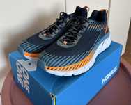 Нові кросівки HOKA 42p-p