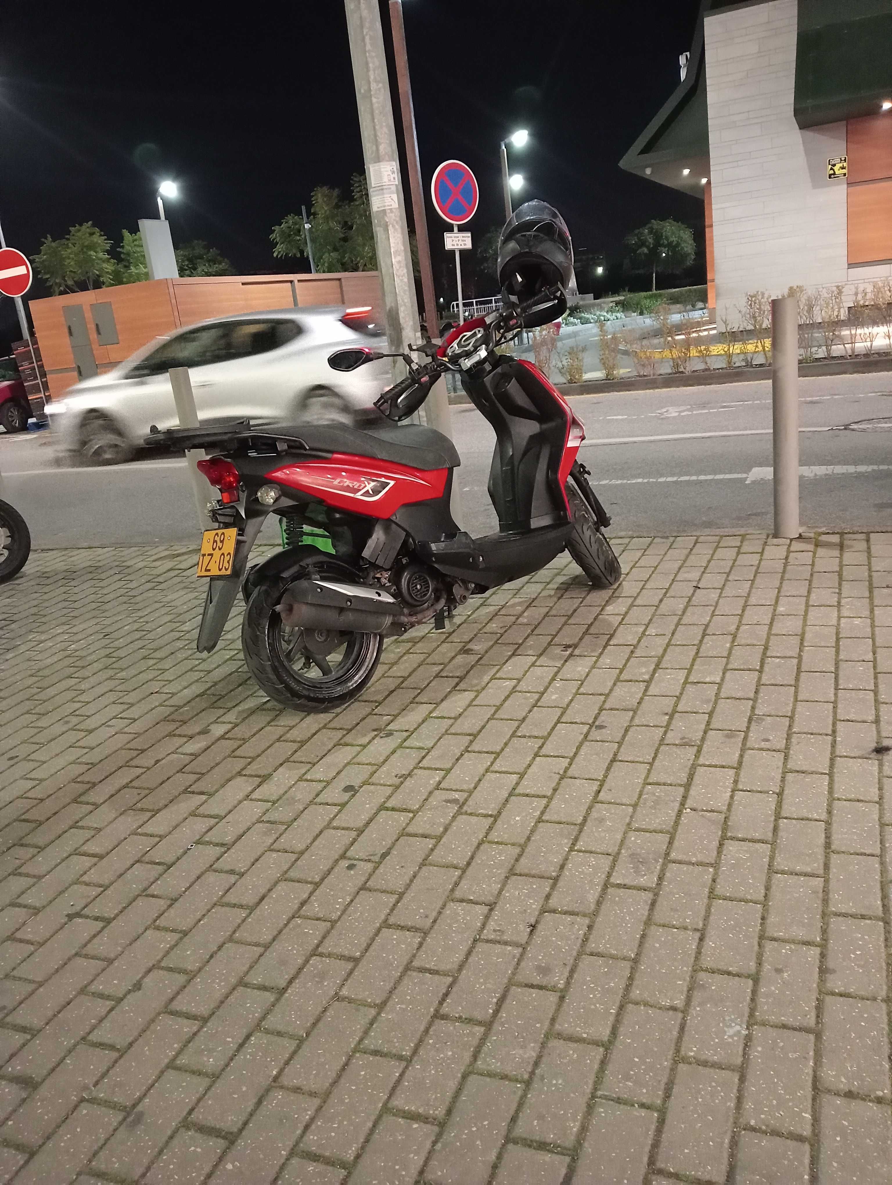 Vendo moto sym 2018 único dono